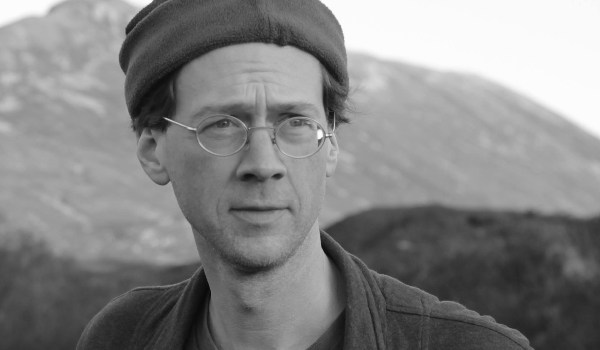 Adiós al cronista de la lengua irlandesa y los paisajes del alma