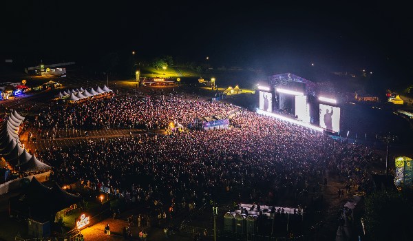 Maroon 5, Rita Ora y Martin Garrix peregrinan al Monte do Gozo