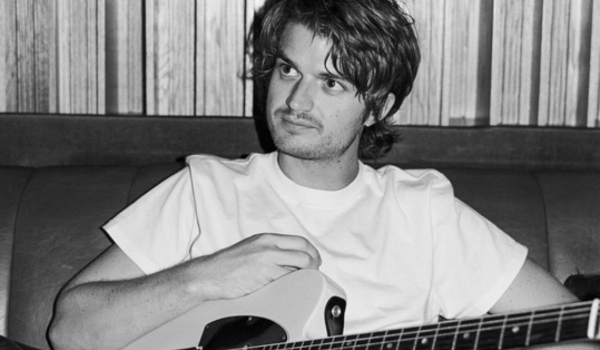 El increíble regreso de «Steve Harrington» que ha desbancado a Taylor Swift