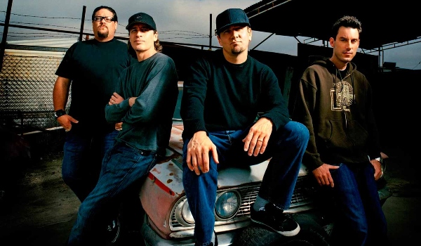 El rugido del punk californiano recupera las distancias cortas: Pennywise anuncia su regreso a las salas