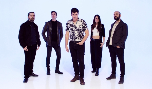 Sweet Q iza la bandera del indie-pop más honesto en su debut