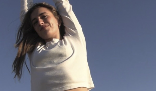 La catarsis pop de Elle Coves desembarca en España