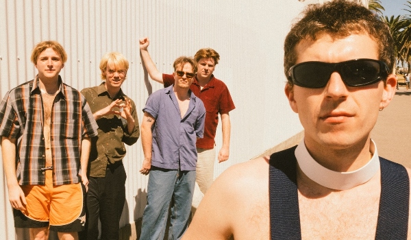 El regreso del post-punk incendiario: shame sacudirá Madrid