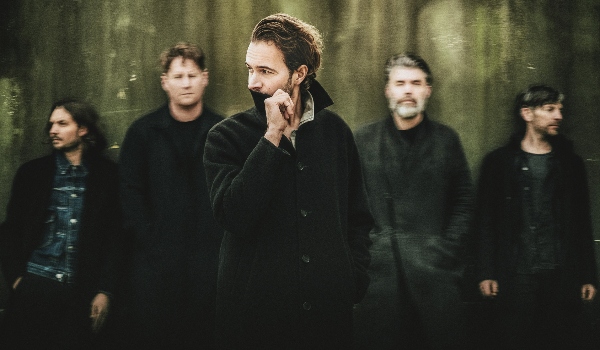 El regreso sombrío y electrónico de Editors