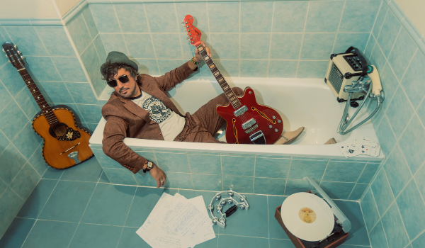 LAVIC deshiela las emociones con ‘Besos esquimales’