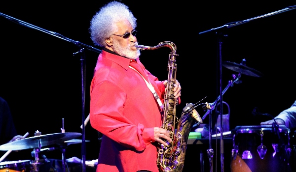El último titán del fraseo infinito: muere Sonny Rollins, la leyenda que esculpió el saxofón moderno