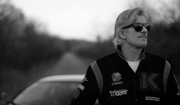 Kavinsky nunca necesitó muchas canciones para cambiar la música electrónica