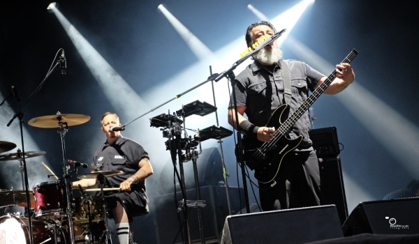 Molotov demuestra en Vigo que algunas bandas no envejecen: simplemente aprenden
