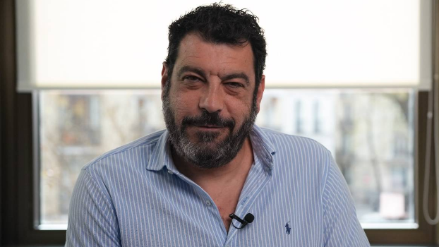 Santiago Díaz regresa a la crudeza de la novela negra con ‘El amo’ y una gira por Galicia