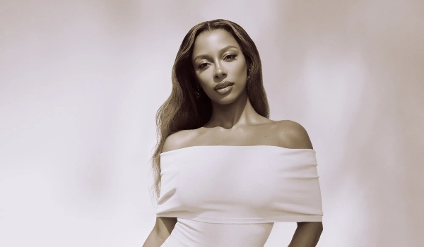 El nuevo horizonte del R&B: Victoria Monét anuncia el álbum Frequency Of Love