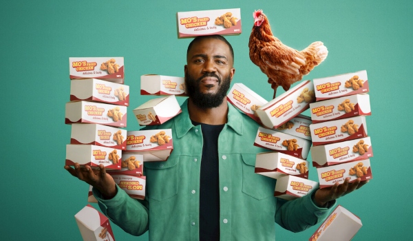 El problema no es KFC: hemos aprendido a comer pollo como si creciera en los árboles