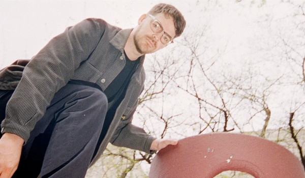 El retorno orgánico de Ryan Hemsworth: ocho años de silencio discográfico culminan en el fichaje por Topshelf Records