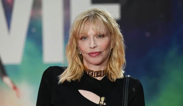 El rugido indomable de una superviviente: Courtney Love anuncia que su esperado nuevo disco ya es una realidad