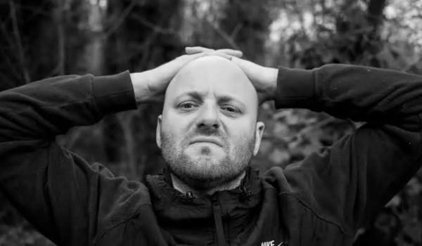 Andy Stott regresa con su visceral su nuevo álbum de estudio