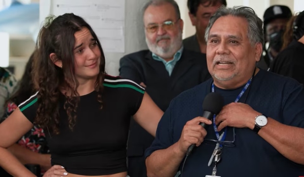 Cuando la música incomoda al poder: NPR tiene miedo del mensaje de Félix Contreras y sesga su voz