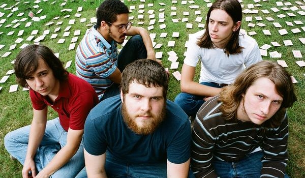Manchester Orchestra grabó su debut siendo casi unos críos pero veinte años después, sigue sonando como una herida abierta